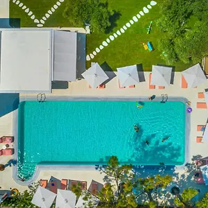 Cocoοns Luxury & Hotel